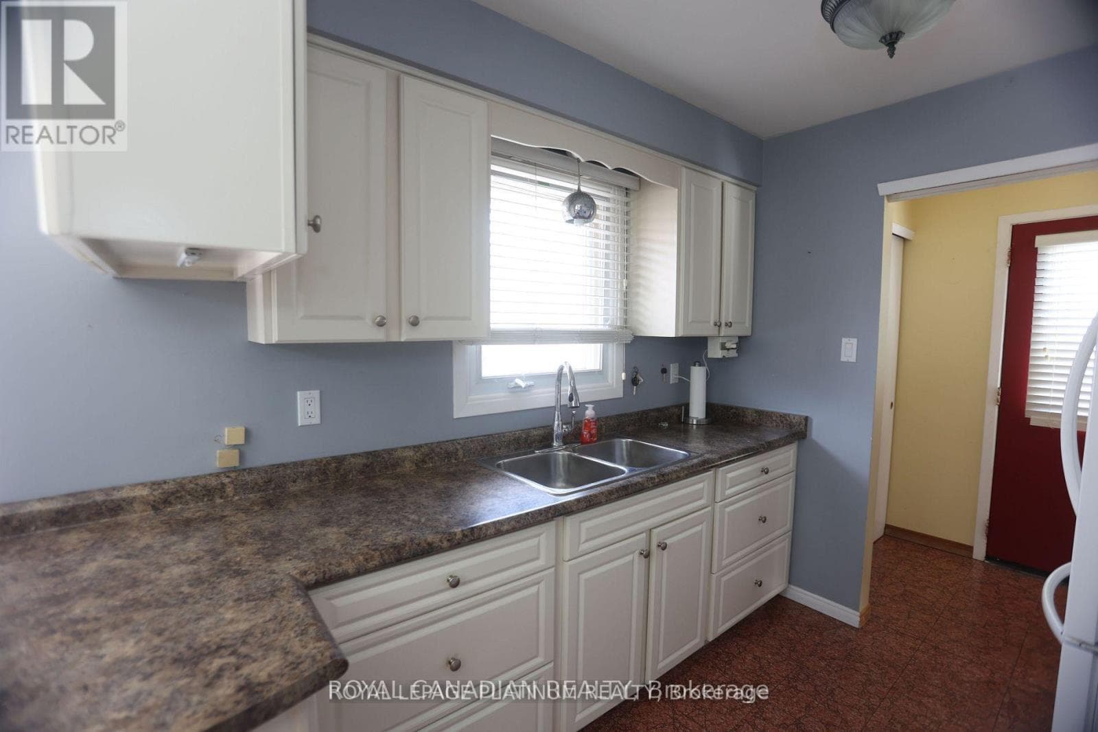Single Family at 77 Culver Crescent, London East (East H), Ontario - Photo 7 - RE/MAX Garden City Realty