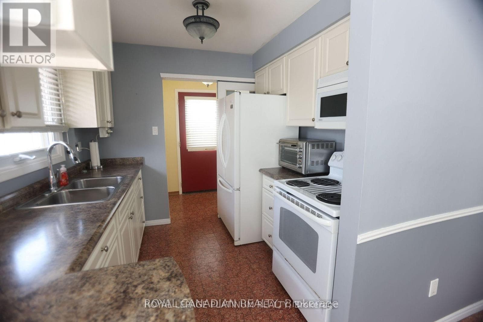 Single Family at 77 Culver Crescent, London East (East H), Ontario - Photo 8 - RE/MAX Garden City Realty