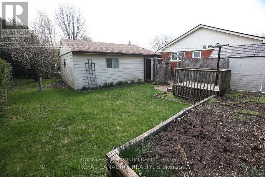 Single Family at 77 Culver Crescent, London East (East H), Ontario - Photo 9 - RE/MAX Garden City Realty