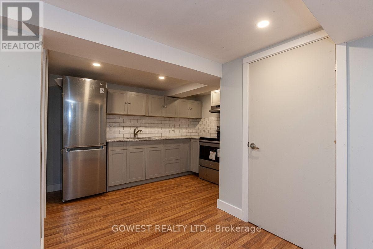 Single Family at 2- 480 Jane Street, Toronto (Runnymede-Bloor West Village), Ontario - Photo 9 - RE/MAX Garden City Realty