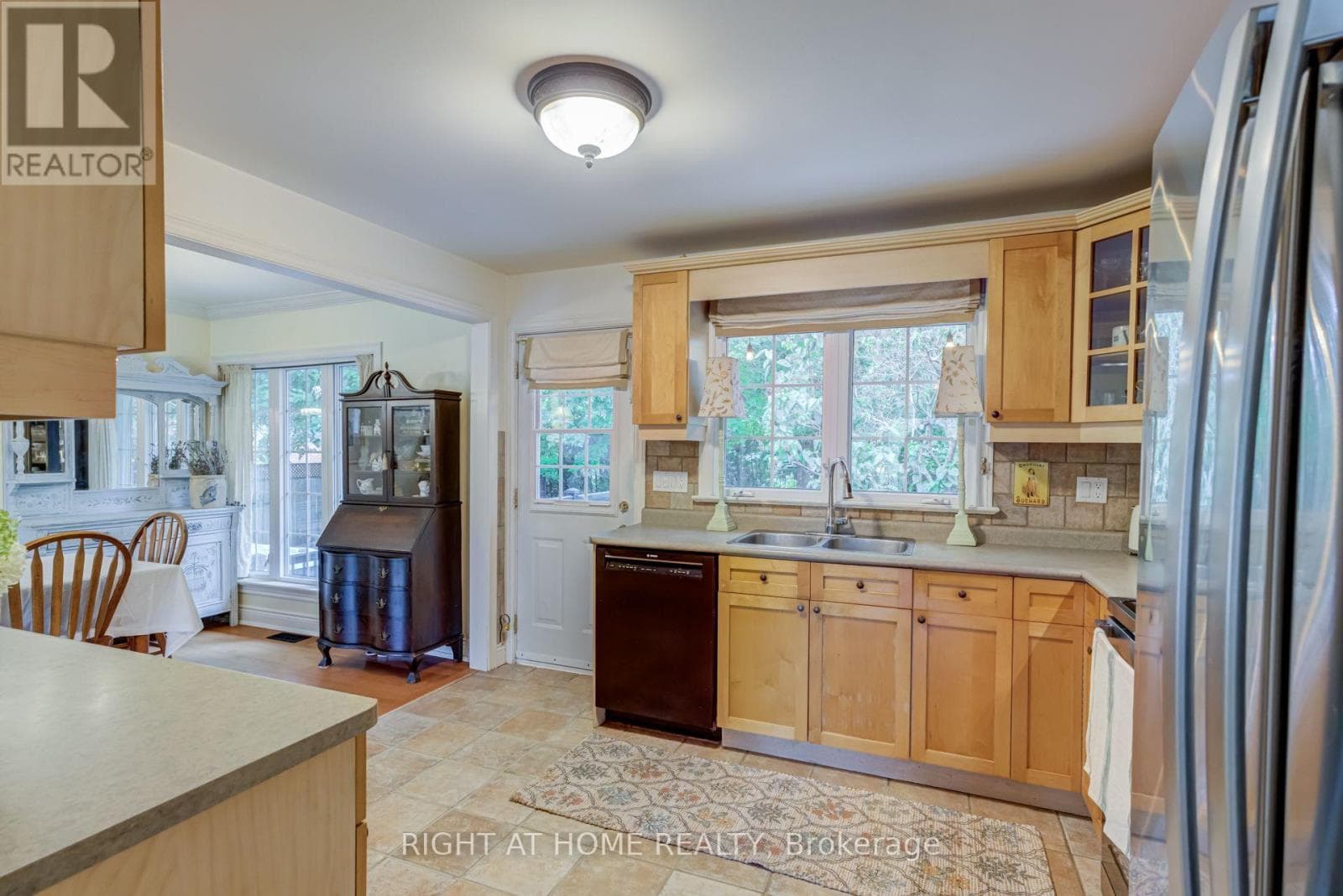 Single Family at 1627 Rometown Drive, Mississauga (Lakeview), Ontario - Photo 7 - RE/MAX Garden City Realty