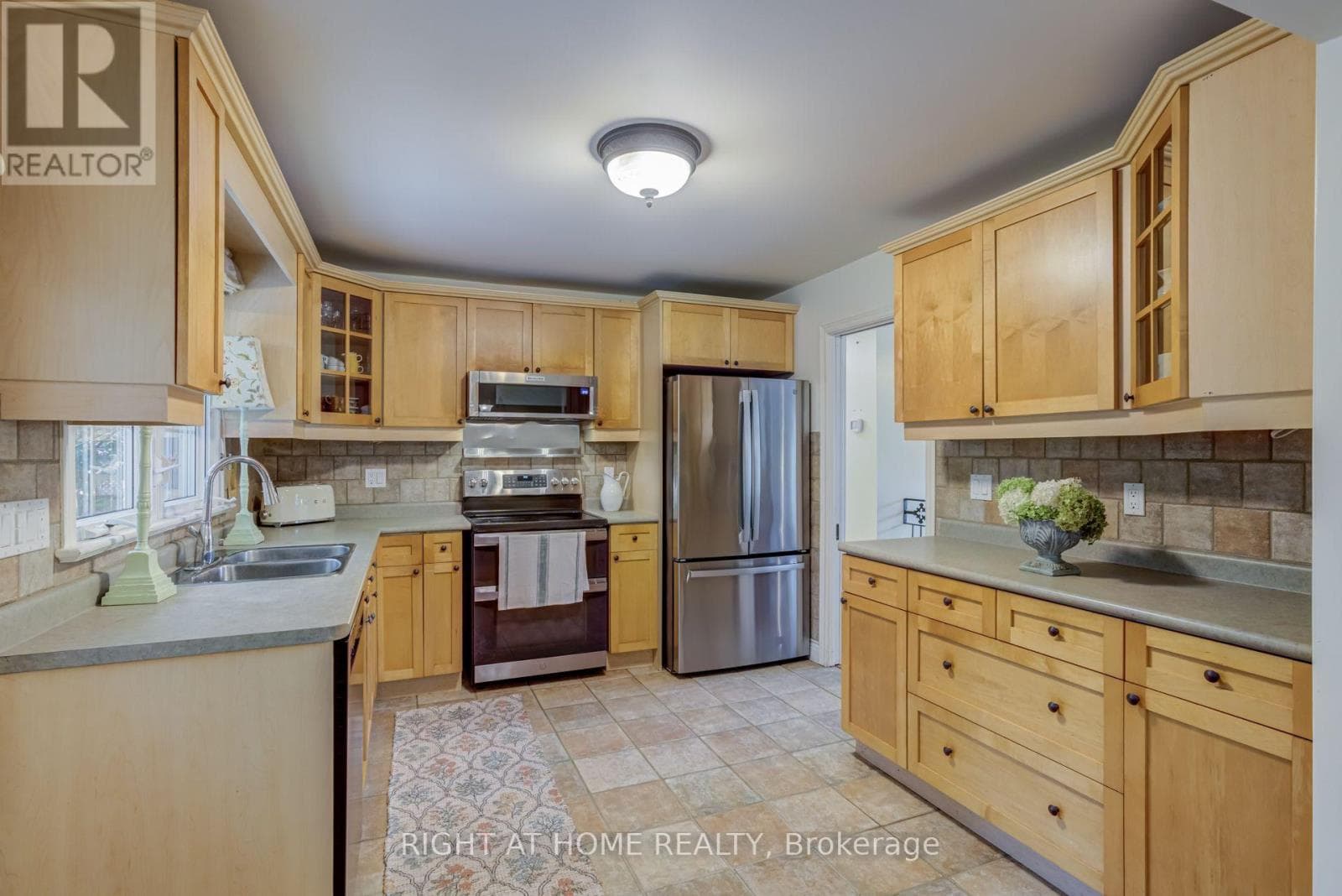 Single Family at 1627 Rometown Drive, Mississauga (Lakeview), Ontario - Photo 8 - RE/MAX Garden City Realty