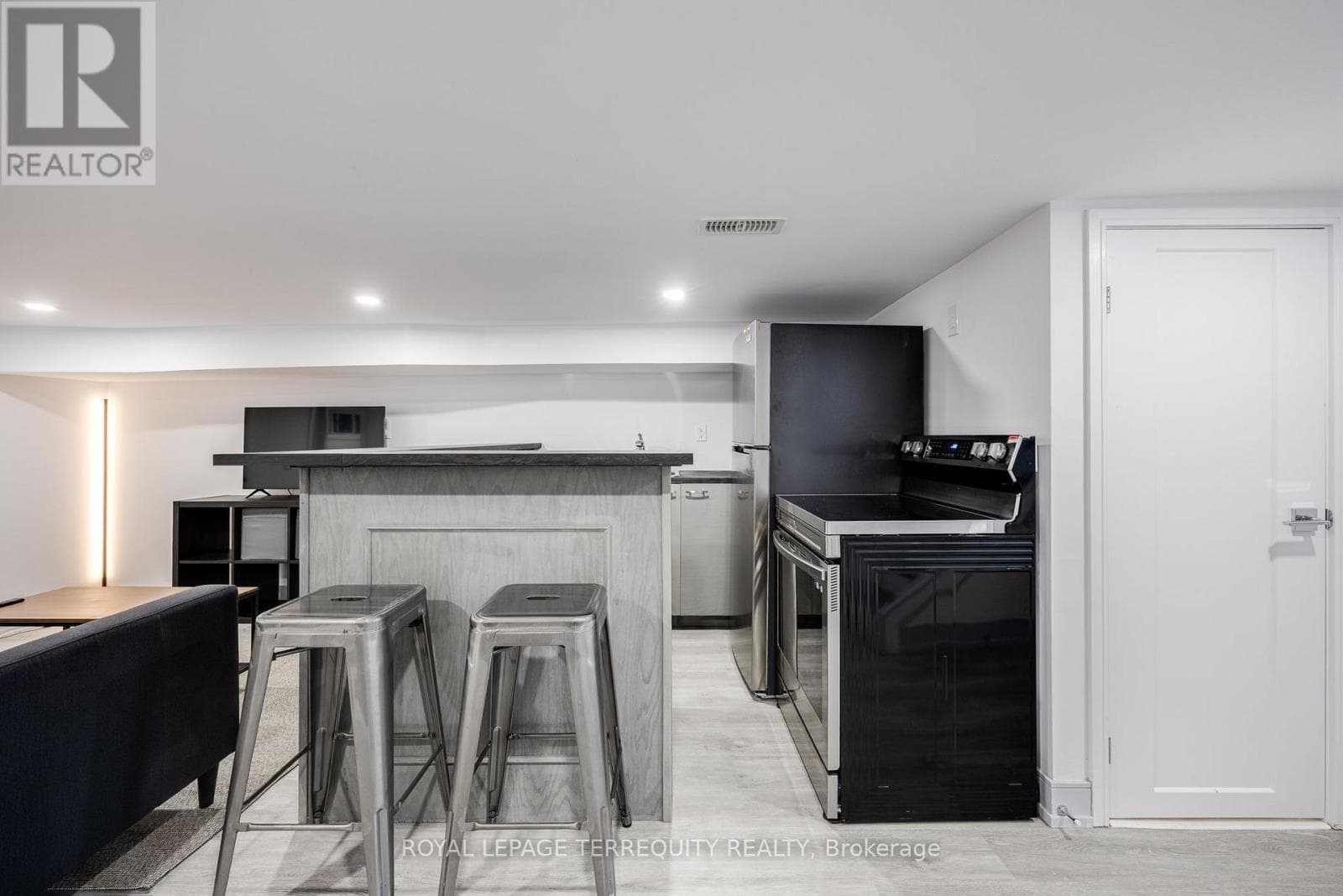 Single Family at Bsmt- 668 Indian Road, Toronto (High Park North), Ontario - Photo 4 - RE/MAX Garden City Realty