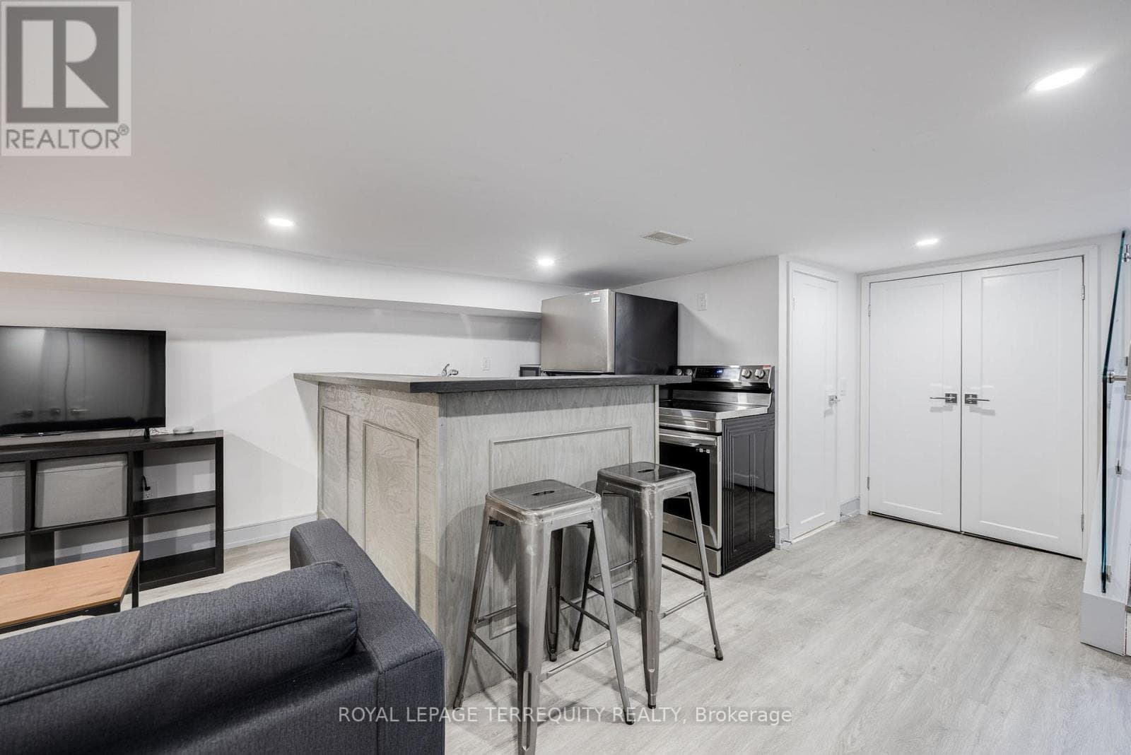 Single Family at Bsmt- 668 Indian Road, Toronto (High Park North), Ontario - Photo 5 - RE/MAX Garden City Realty