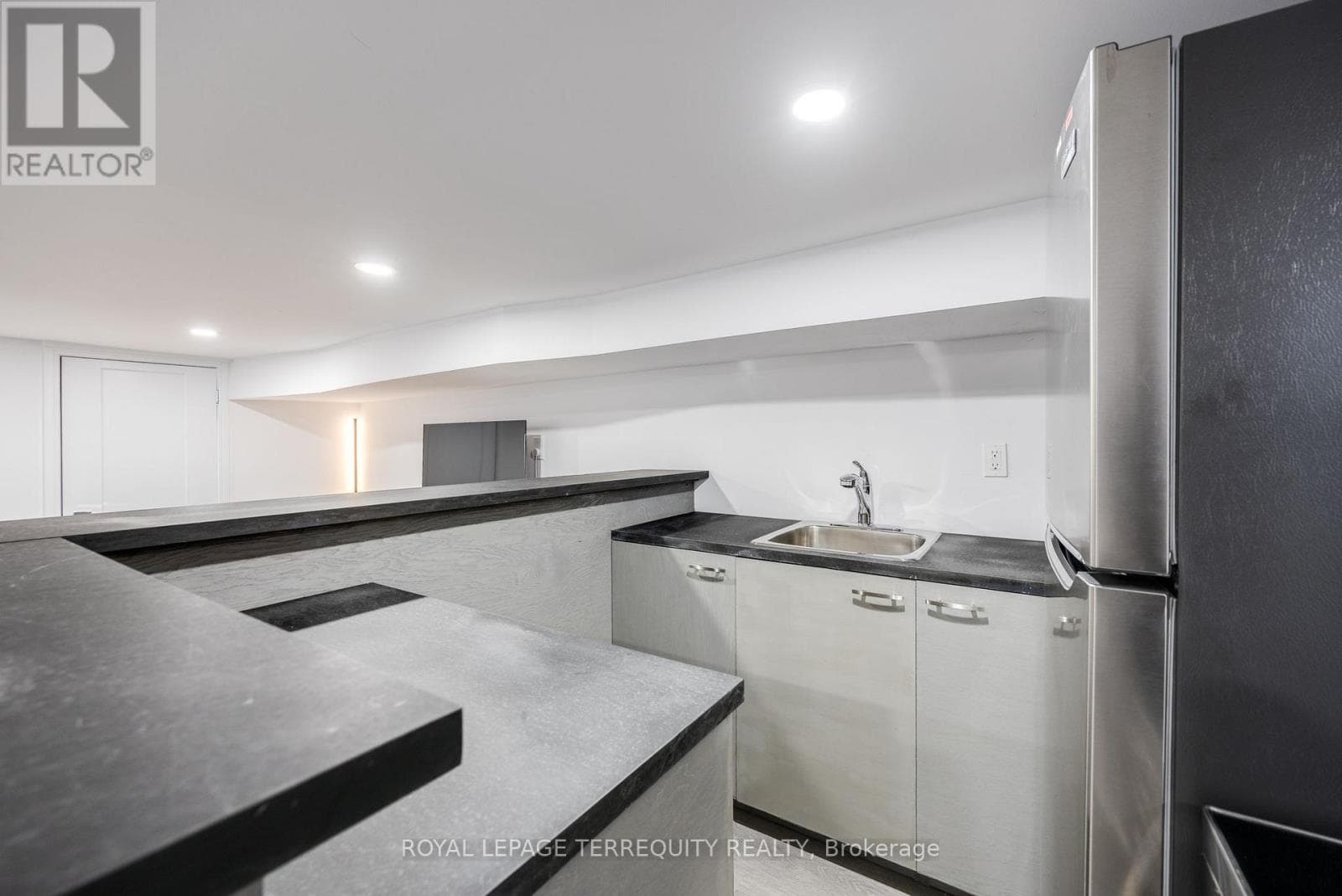 Single Family at Bsmt- 668 Indian Road, Toronto (High Park North), Ontario - Photo 8 - RE/MAX Garden City Realty