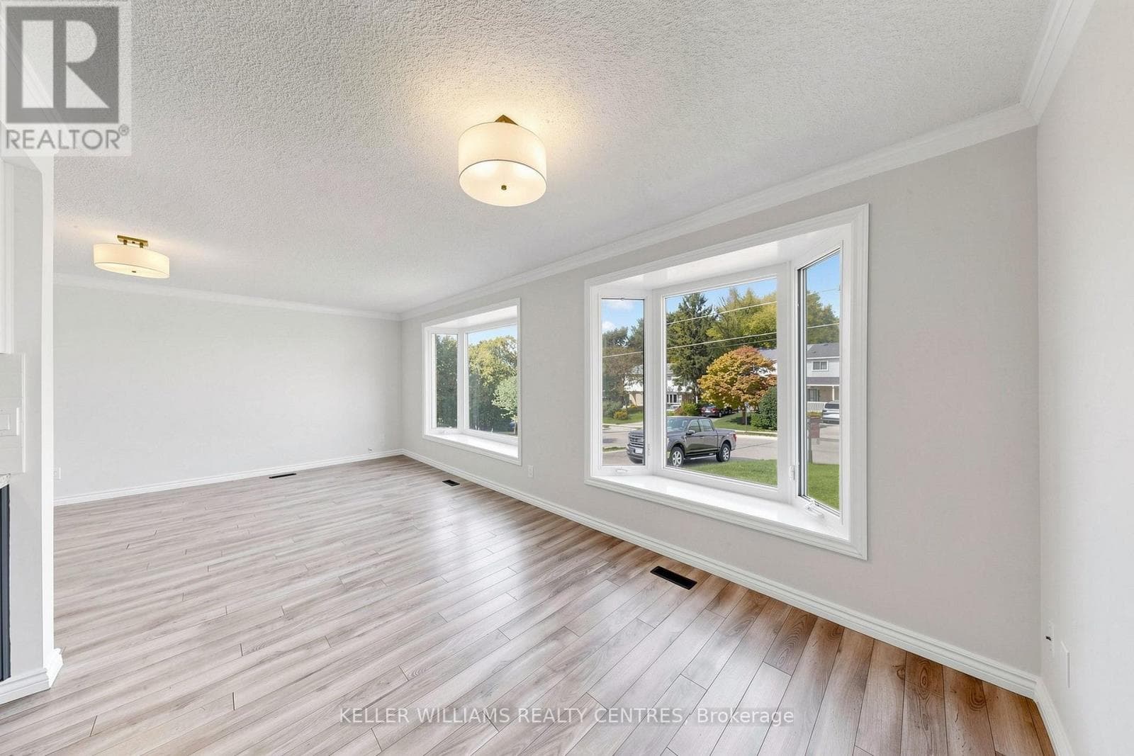 Single Family at Upper- 807 Greenfield Crescent, Newmarket (Huron Heights-Leslie Valley), Ontario - Photo 10 - RE/MAX Garden City Realty