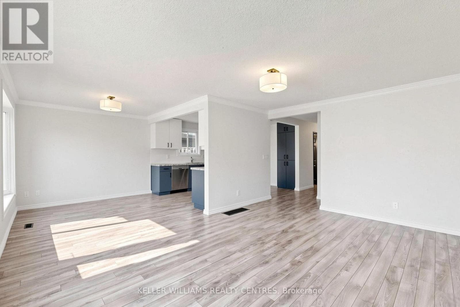 Single Family at Upper- 807 Greenfield Crescent, Newmarket (Huron Heights-Leslie Valley), Ontario - Photo 8 - RE/MAX Garden City Realty
