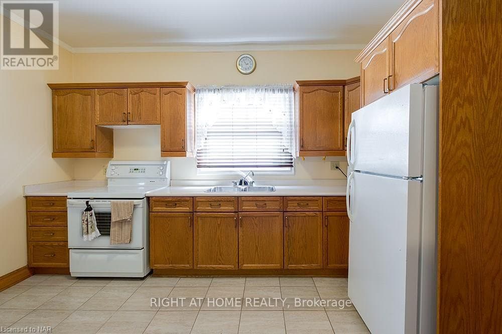 Single Family at 5266 Heywood Avenue, Niagara Falls (Cherrywood), Ontario - Photo 6 - RE/MAX Garden City Realty