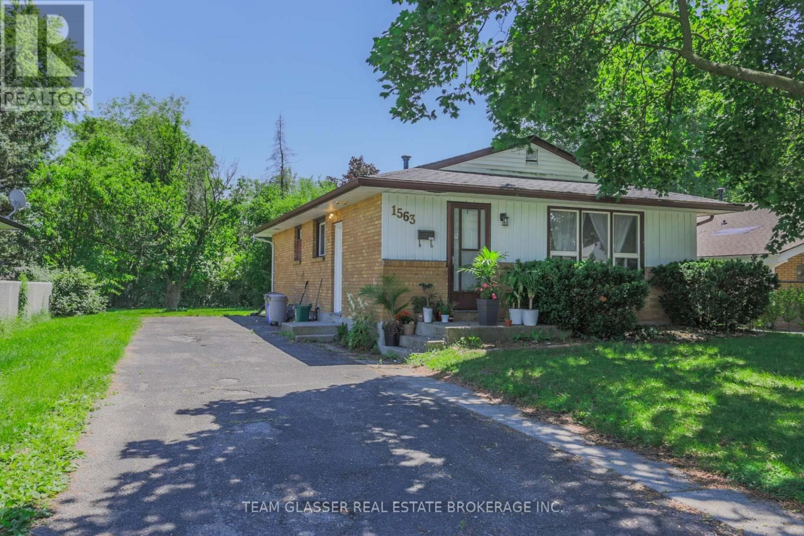 Single Family at 1563 Dale Street, London East (East H), Ontario - Photo 2 - RE/MAX Garden City Realty