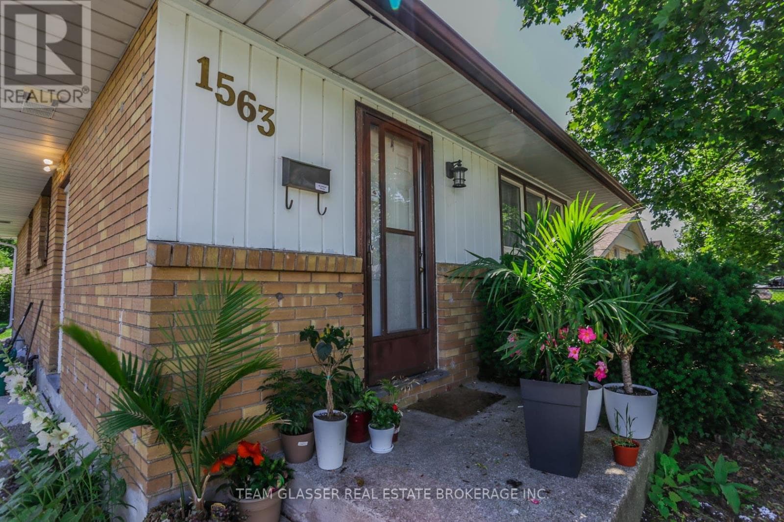 Single Family at 1563 Dale Street, London East (East H), Ontario - Photo 3 - RE/MAX Garden City Realty