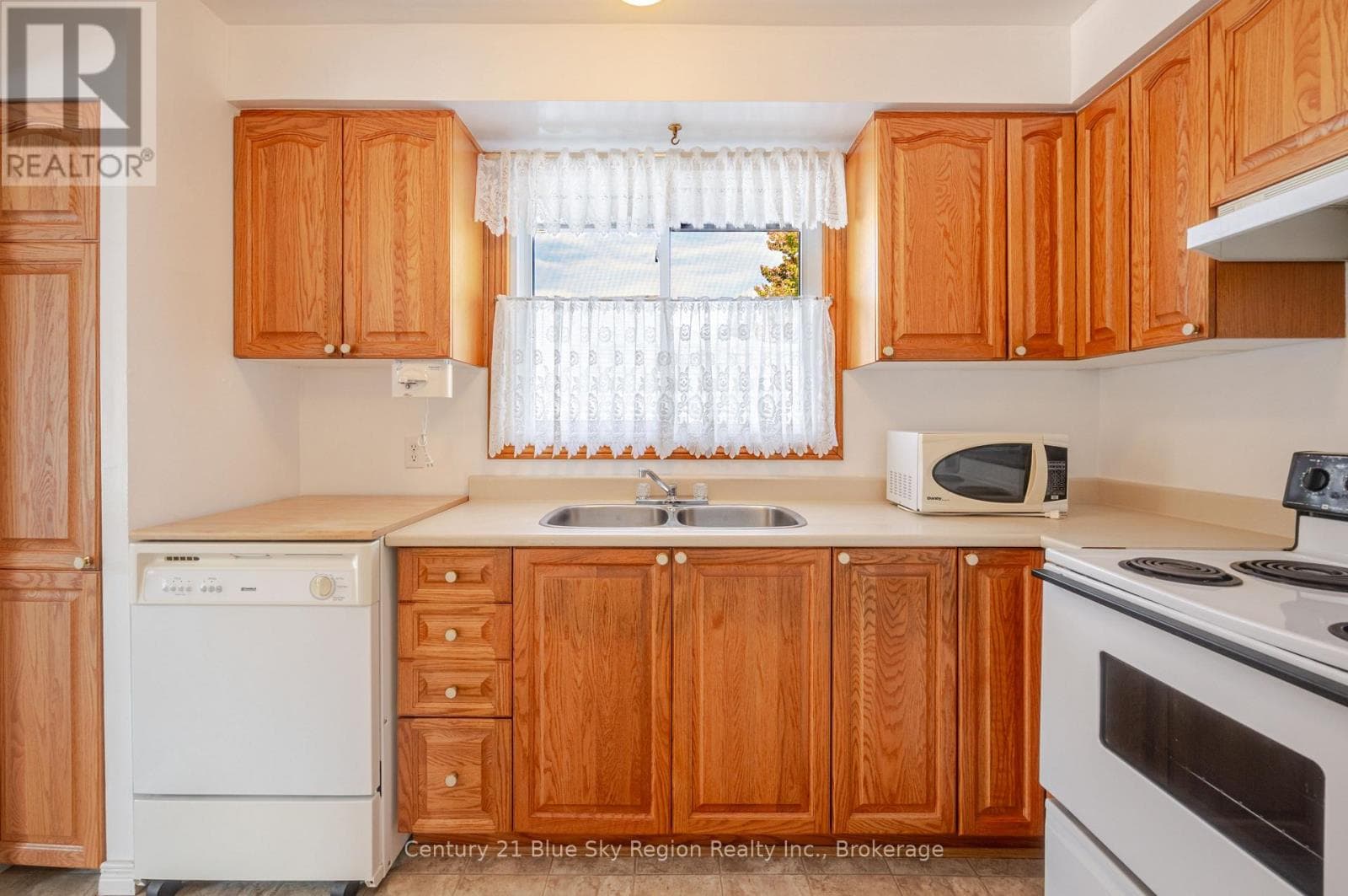 Single Family at 430 Aubrey Street, North Bay (Central), Ontario - Photo 7 - RE/MAX Garden City Realty