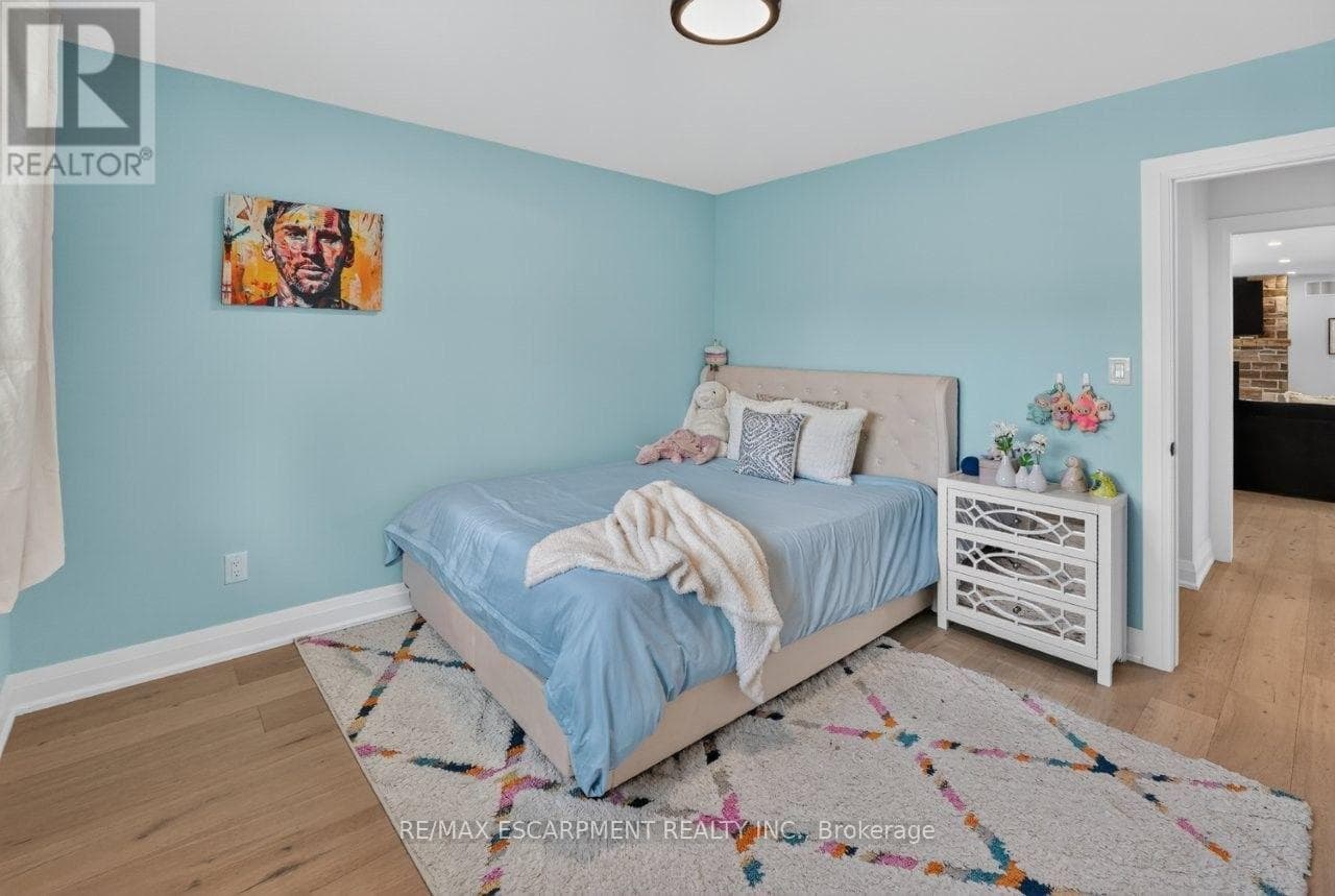 Single Family at 22 George Street, Grimsby (Grimsby West), Ontario - Photo 8 - RE/MAX Garden City Realty