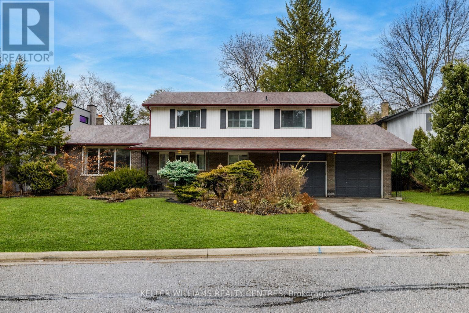 Single Family at 10 Hawthorne Lane, Aurora (Aurora Village), Ontario - Photo 8 - RE/MAX Garden City Realty