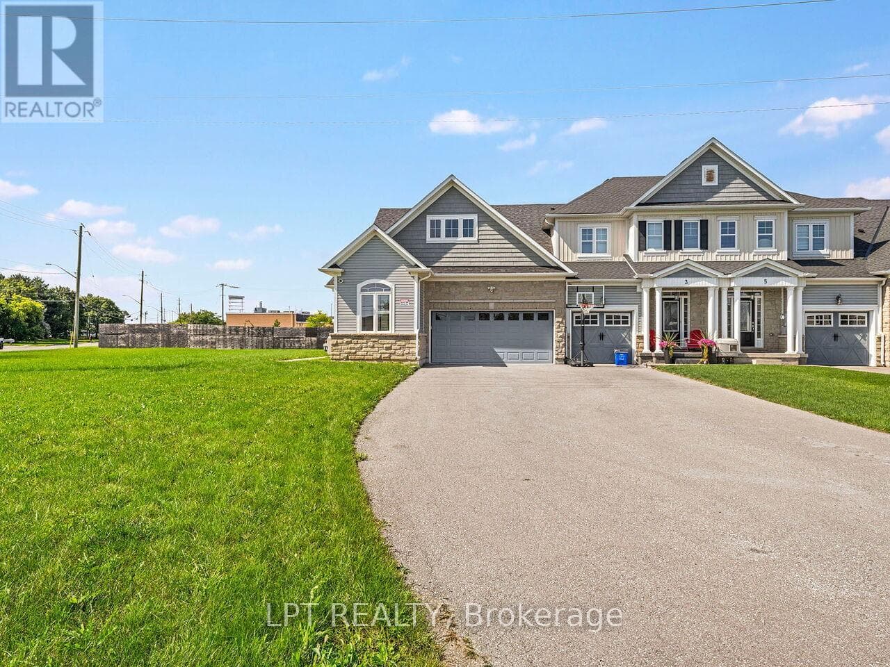 1 Dorchester Boulevard