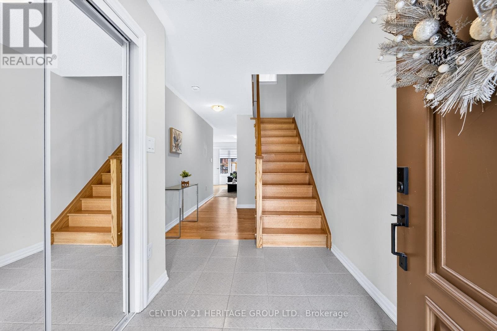 Single Family at 55 Delano Way, Newmarket (Woodland Hill), Ontario - Photo 4 - RE/MAX Garden City Realty