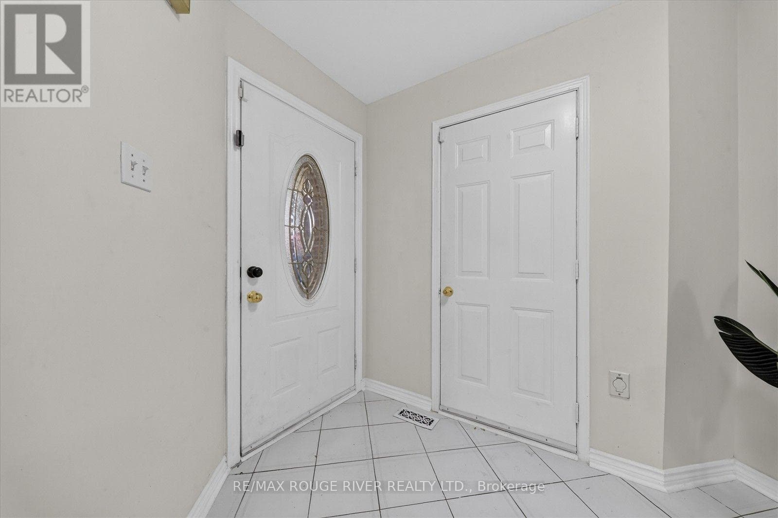 Single Family at 211 Ponymeadow Terrace, Toronto (Highland Creek), Ontario - Photo 5 - RE/MAX Garden City Realty