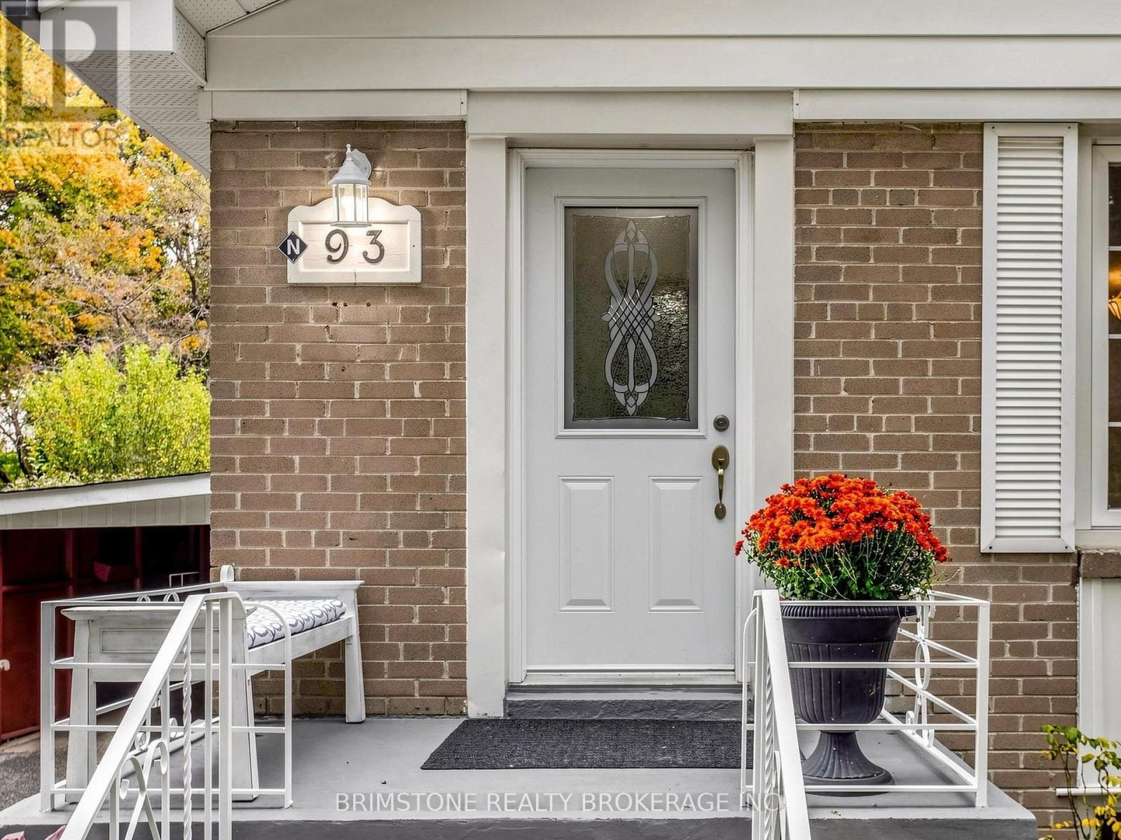 Single Family at 93 Bayview Parkway, Newmarket (Huron Heights-Leslie Valley), Ontario - Photo 3 - RE/MAX Garden City Realty