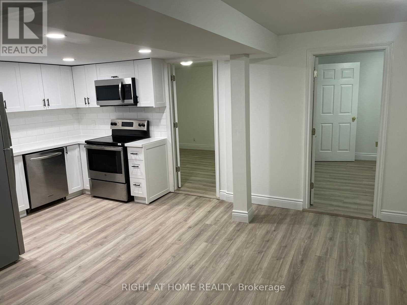Single Family at 727 Down Crescent, Oshawa (Donevan), Ontario - Photo 10 - RE/MAX Garden City Realty