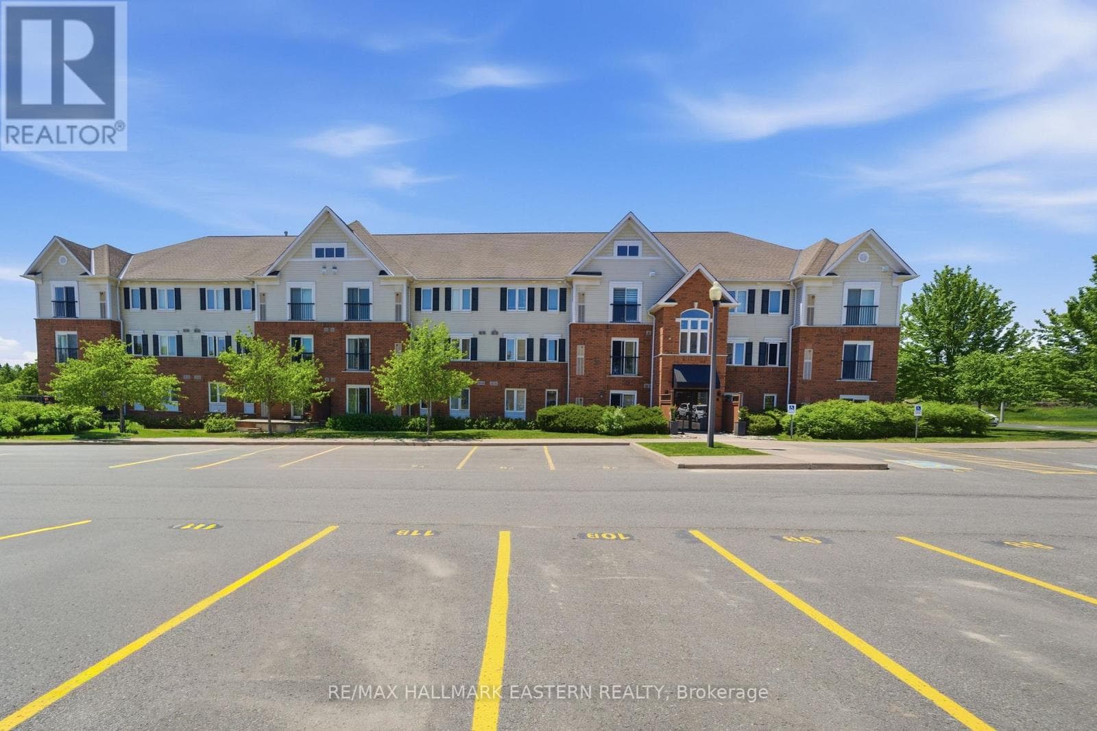 Single Family at 101- 300 Spillsbury Drive, Peterborough (Otonabee Ward 1), Ontario - Photo 3 - RE/MAX Garden City Realty