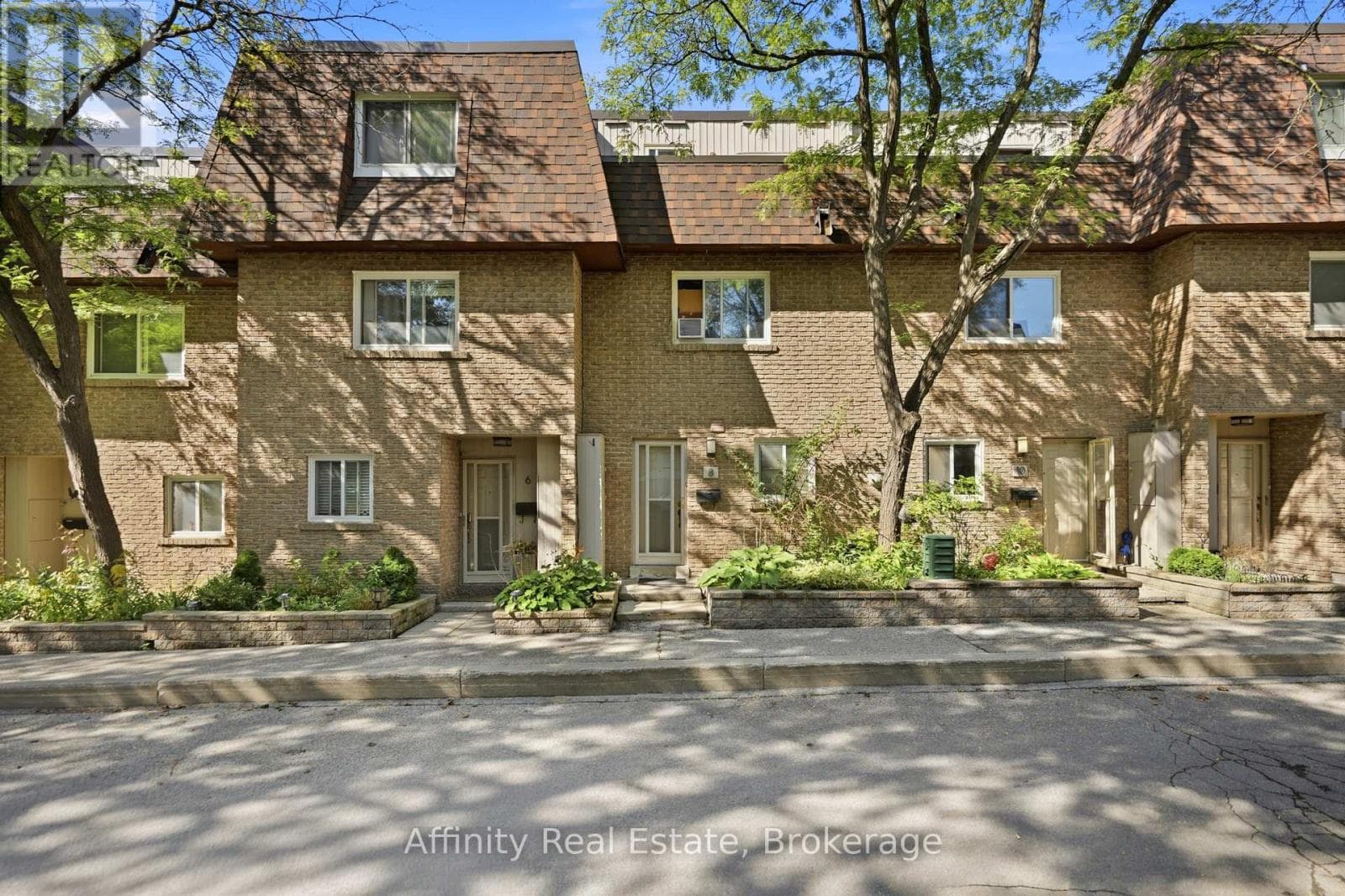 8- 275 Manse Road