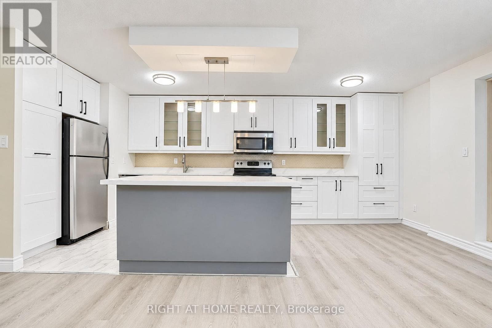 Single Family at 109- 3025 The credit woodlands Drive, Mississauga (Erindale), Ontario - Photo 6 - RE/MAX Garden City Realty