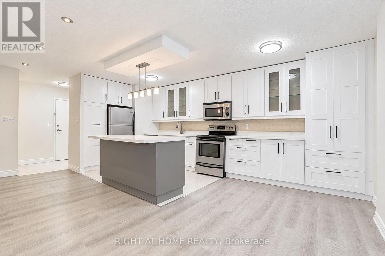 109- 3025 The credit woodlands Drive