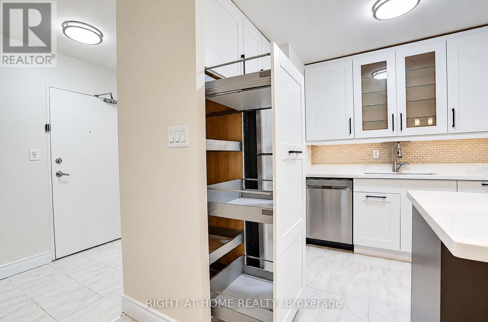Single Family at 109- 3025 The credit woodlands Drive, Mississauga (Erindale), Ontario - Photo 7 - RE/MAX Garden City Realty