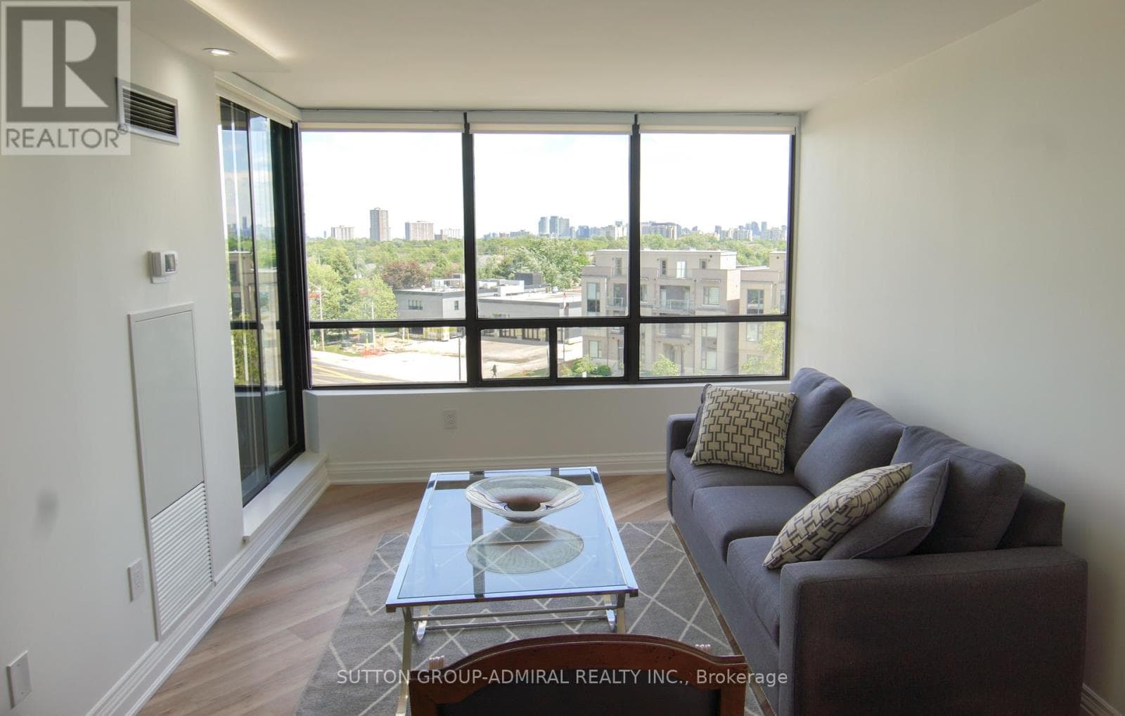 606- 7420 Bathurst Street