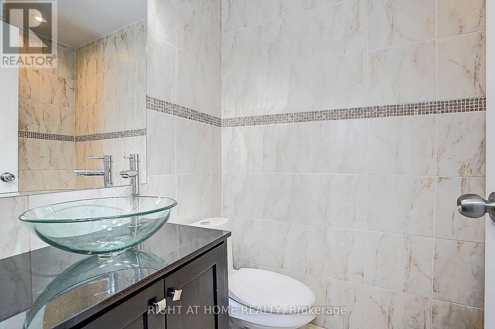 Single Family at 109- 3025 The credit woodlands Drive, Mississauga (Erindale), Ontario - Photo 9 - RE/MAX Garden City Realty