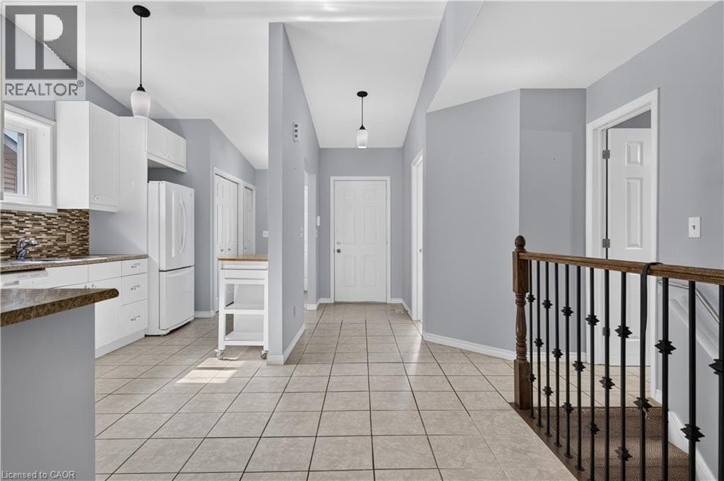 Single Family at 4459 CHRISTOPHER Court, Beamsville, Ontario - Photo 10 - RE/MAX Garden City Realty