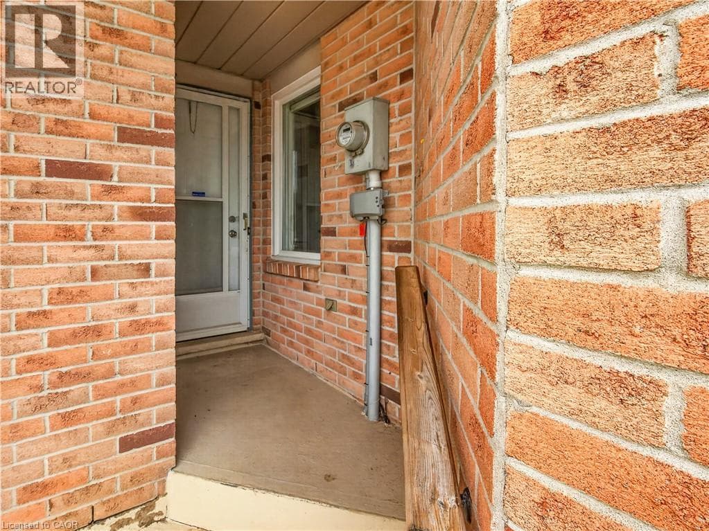 Single Family at 4459 CHRISTOPHER Court, Beamsville, Ontario - Photo 5 - RE/MAX Garden City Realty