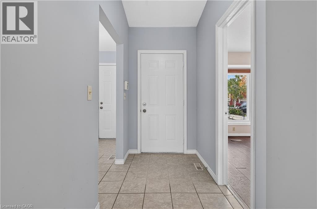 Single Family at 4459 CHRISTOPHER Court, Beamsville, Ontario - Photo 7 - RE/MAX Garden City Realty