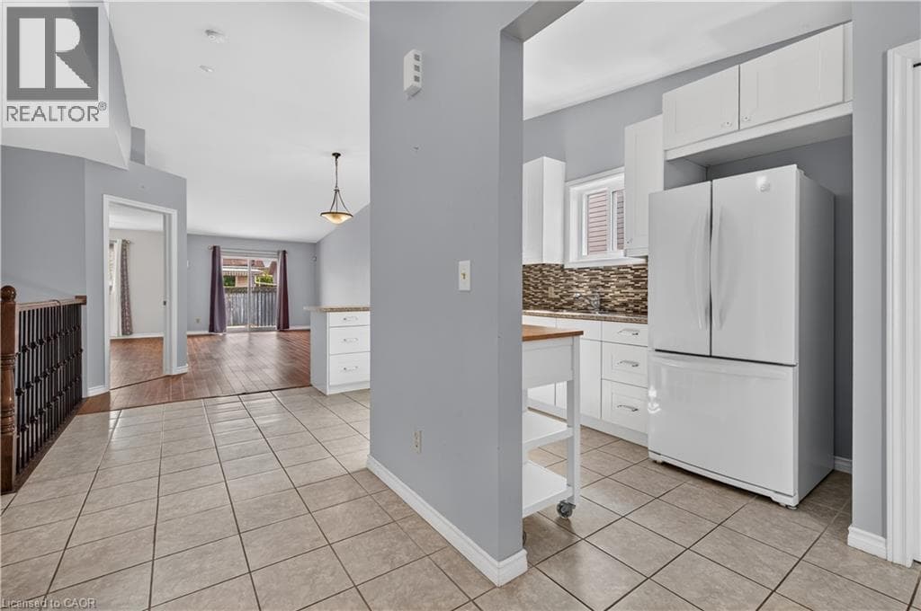 Single Family at 4459 CHRISTOPHER Court, Beamsville, Ontario - Photo 8 - RE/MAX Garden City Realty