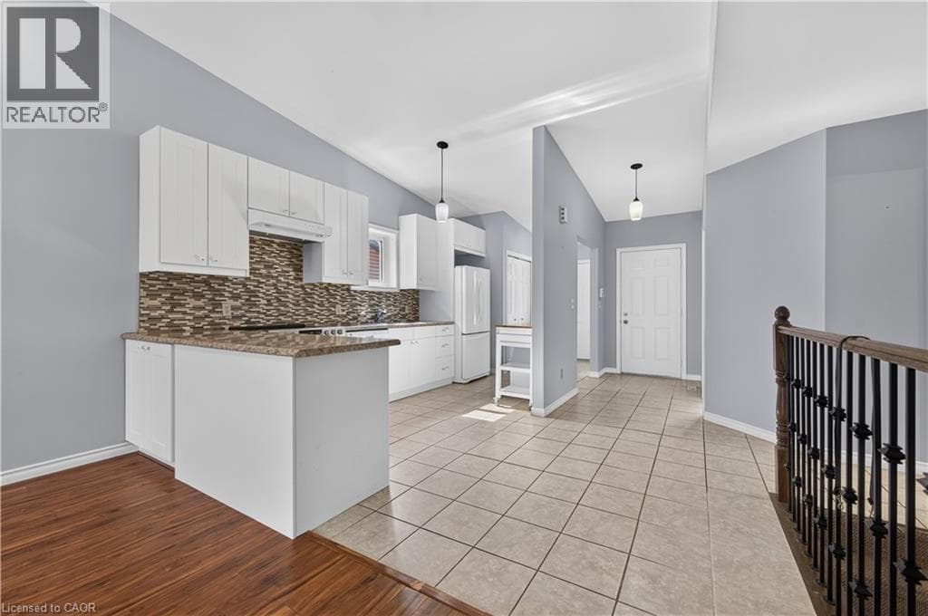 Single Family at 4459 CHRISTOPHER Court, Beamsville, Ontario - Photo 9 - RE/MAX Garden City Realty