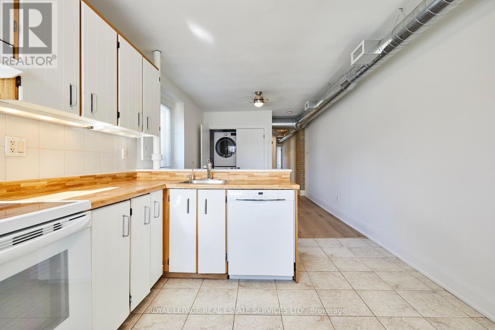 Single Family at 2nd Floor- 927 Kingston Road, Toronto (The Beaches), Ontario - Photo 2 - RE/MAX Garden City Realty