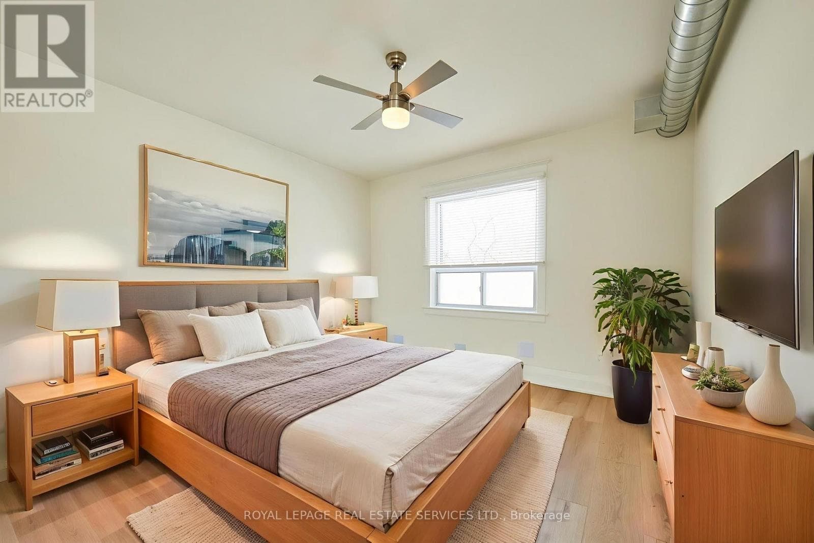 Single Family at 2nd Floor- 927 Kingston Road, Toronto (The Beaches), Ontario - Photo 9 - RE/MAX Garden City Realty