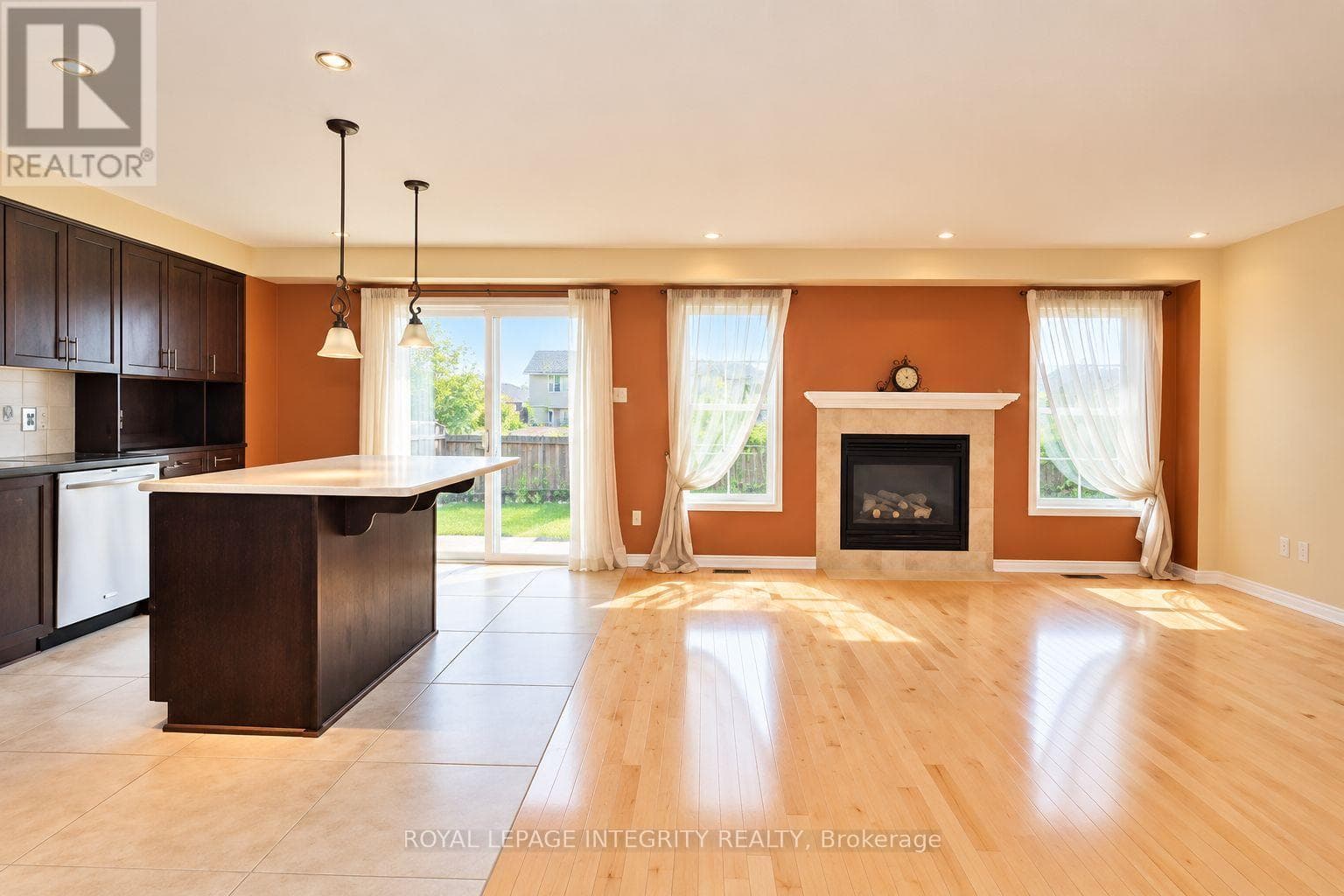 Single Family at 133 SHADY GROVE Street, Ottawa, Ontario - Photo 4 - RE/MAX Garden City Realty