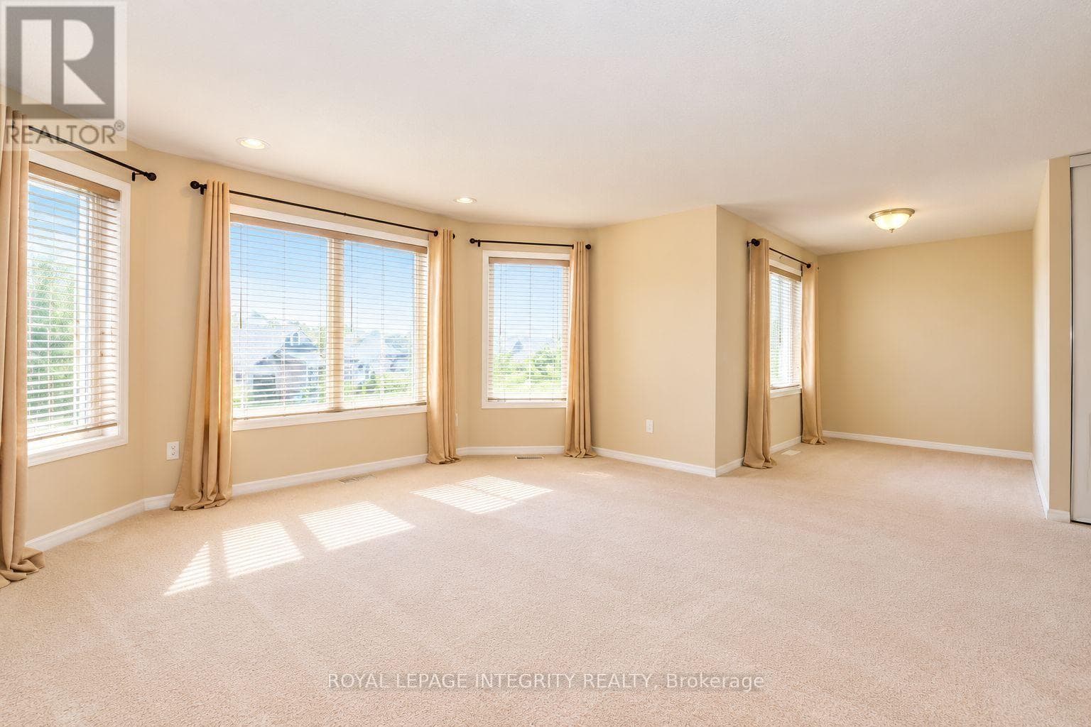 Single Family at 133 SHADY GROVE Street, Ottawa, Ontario - Photo 9 - RE/MAX Garden City Realty
