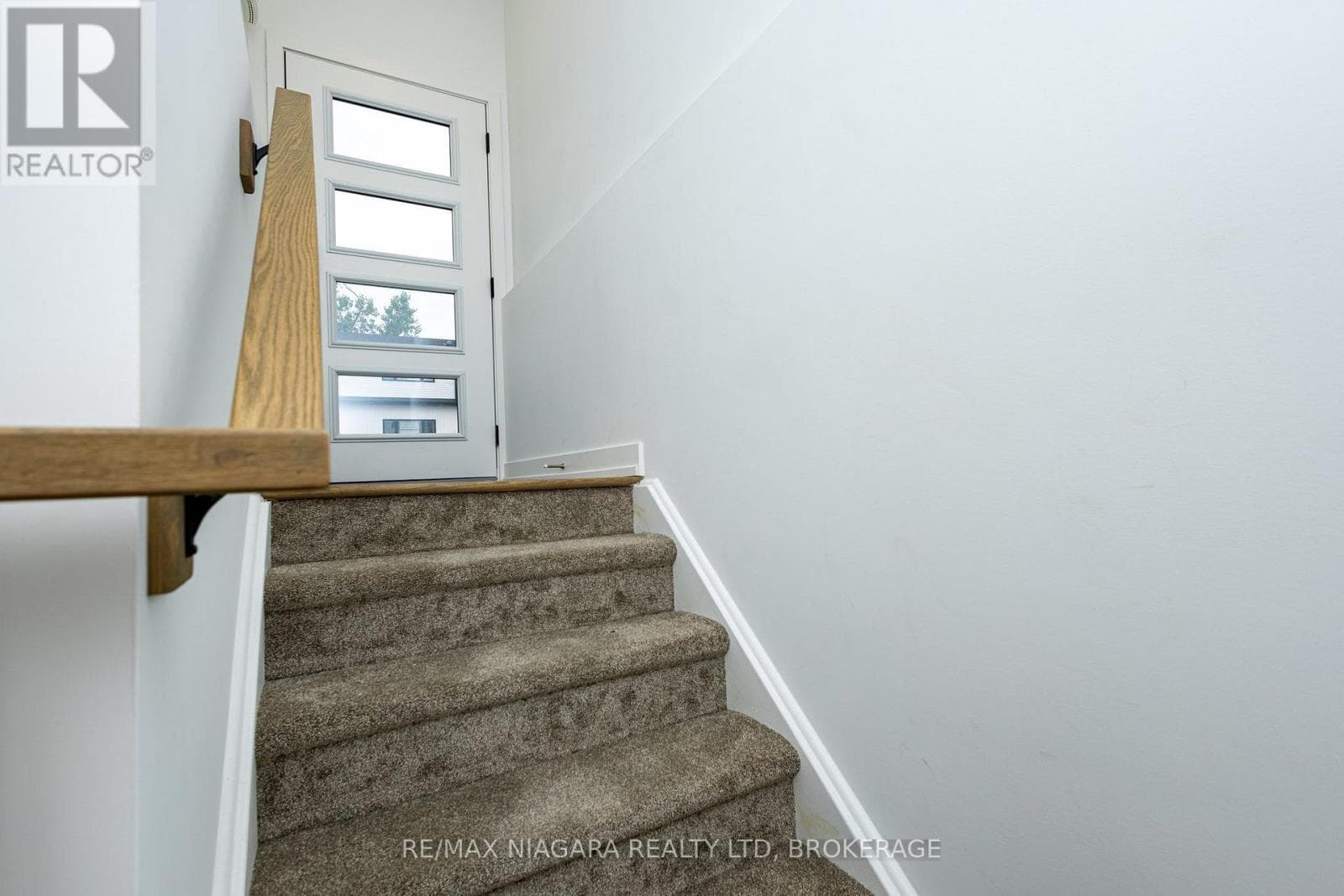 Single Family at 4263 Fourth Avenue, Niagara Falls (Downtown), Ontario - Photo 2 - RE/MAX Garden City Realty