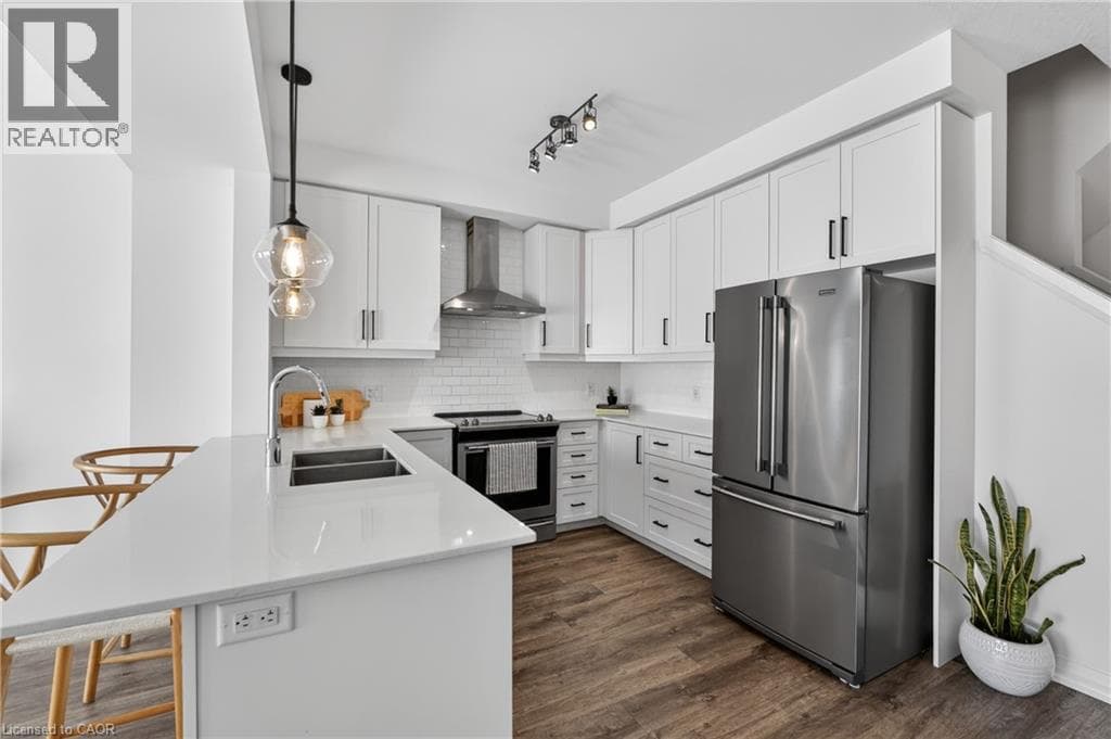 Single Family at 3963 CROWN Street, Beamsville, Ontario - Photo 5 - RE/MAX Garden City Realty