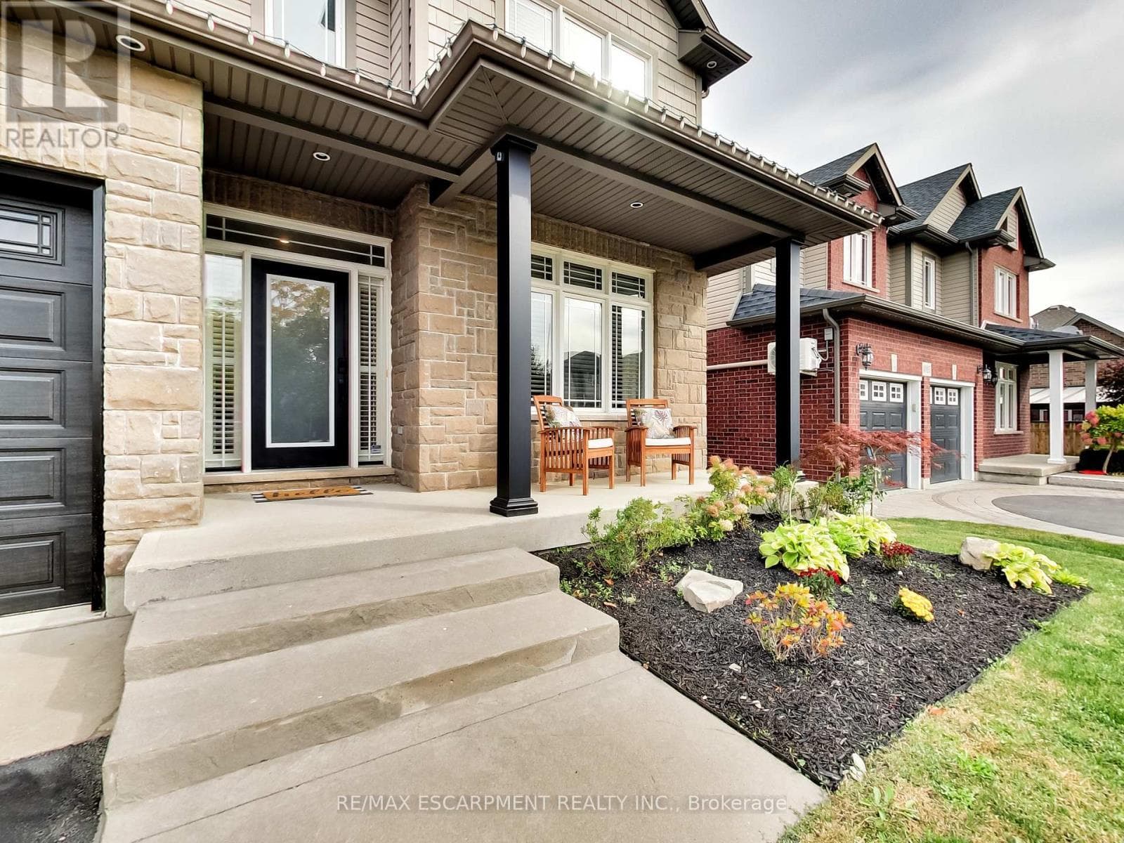 Single Family at 4007 Bush Crescent, Lincoln (Beamsville), Ontario - Photo 2 - RE/MAX Garden City Realty