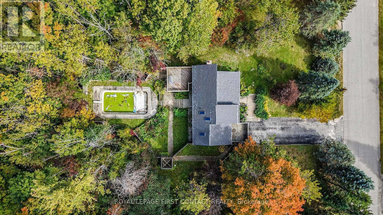 Single Family at 2 Briarwood Court, Springwater, Ontario - Photo 6 - RE/MAX Garden City Realty