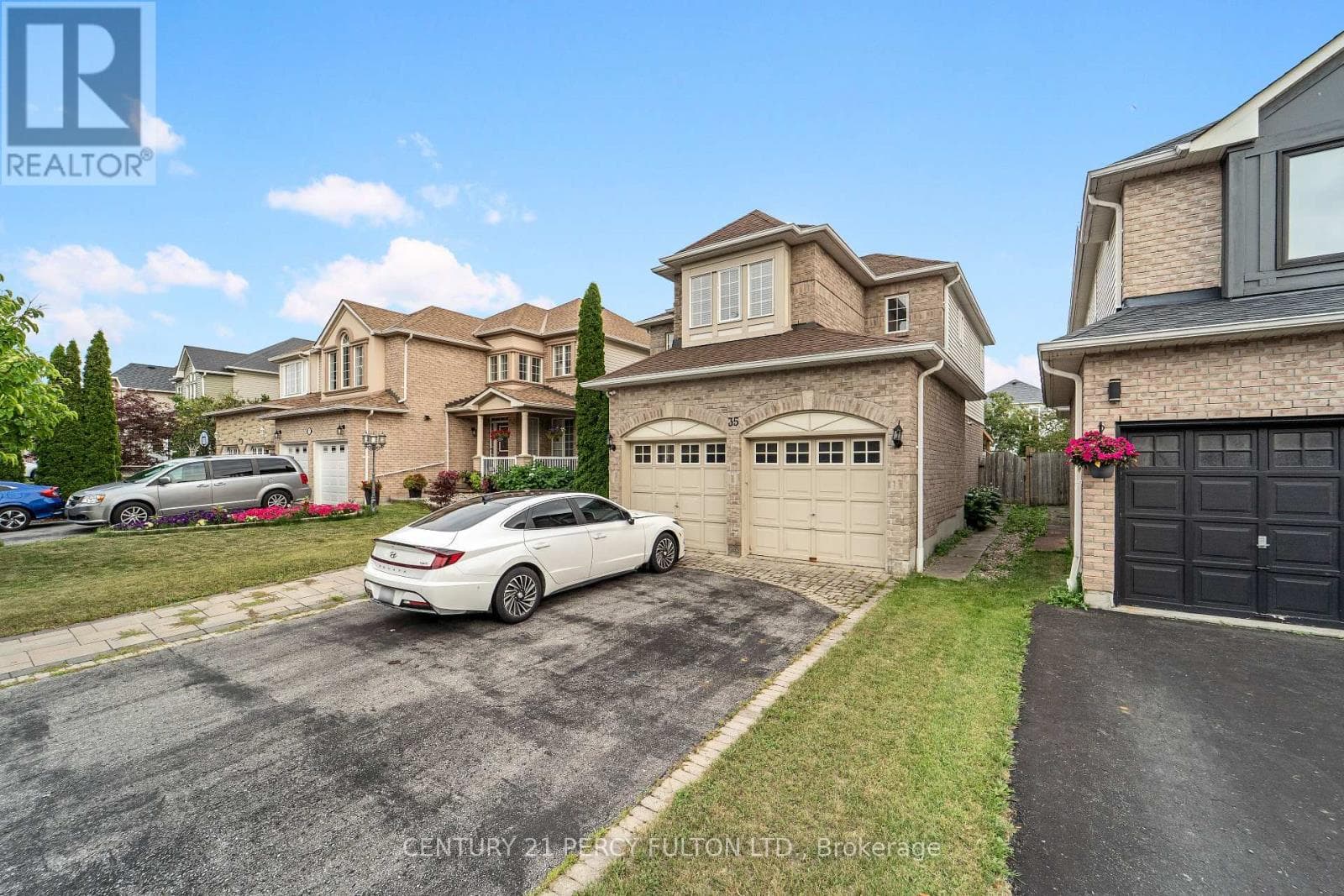Single Family at 35 Weldon Street, Whitby (Rolling Acres), Ontario - Photo 2 - RE/MAX Garden City Realty