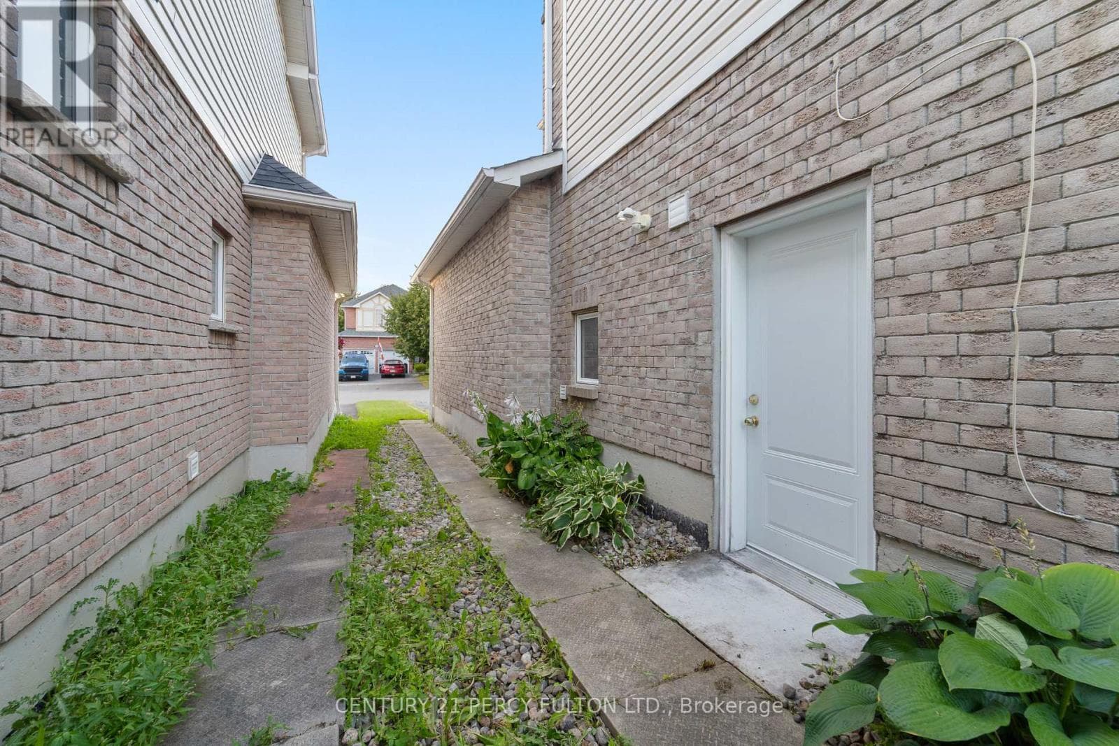 Single Family at 35 Weldon Street, Whitby (Rolling Acres), Ontario - Photo 3 - RE/MAX Garden City Realty