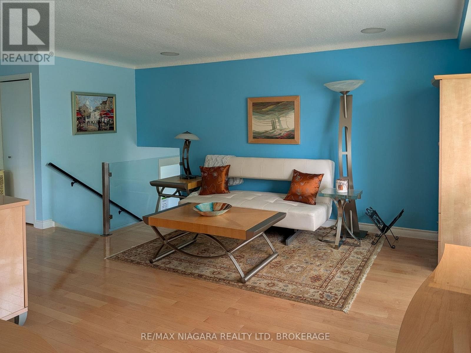 Single Family at 3170 Corry Crescent, Niagara Falls (Chippawa), Ontario - Photo 5 - RE/MAX Garden City Realty