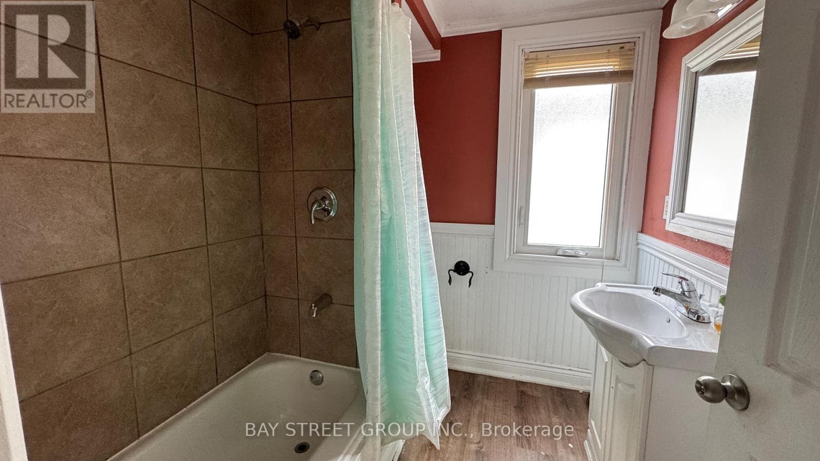 Multi-family at Upper- 5114 Mcrae Street, Niagara Falls (Cherrywood), Ontario - Photo 6 - RE/MAX Garden City Realty