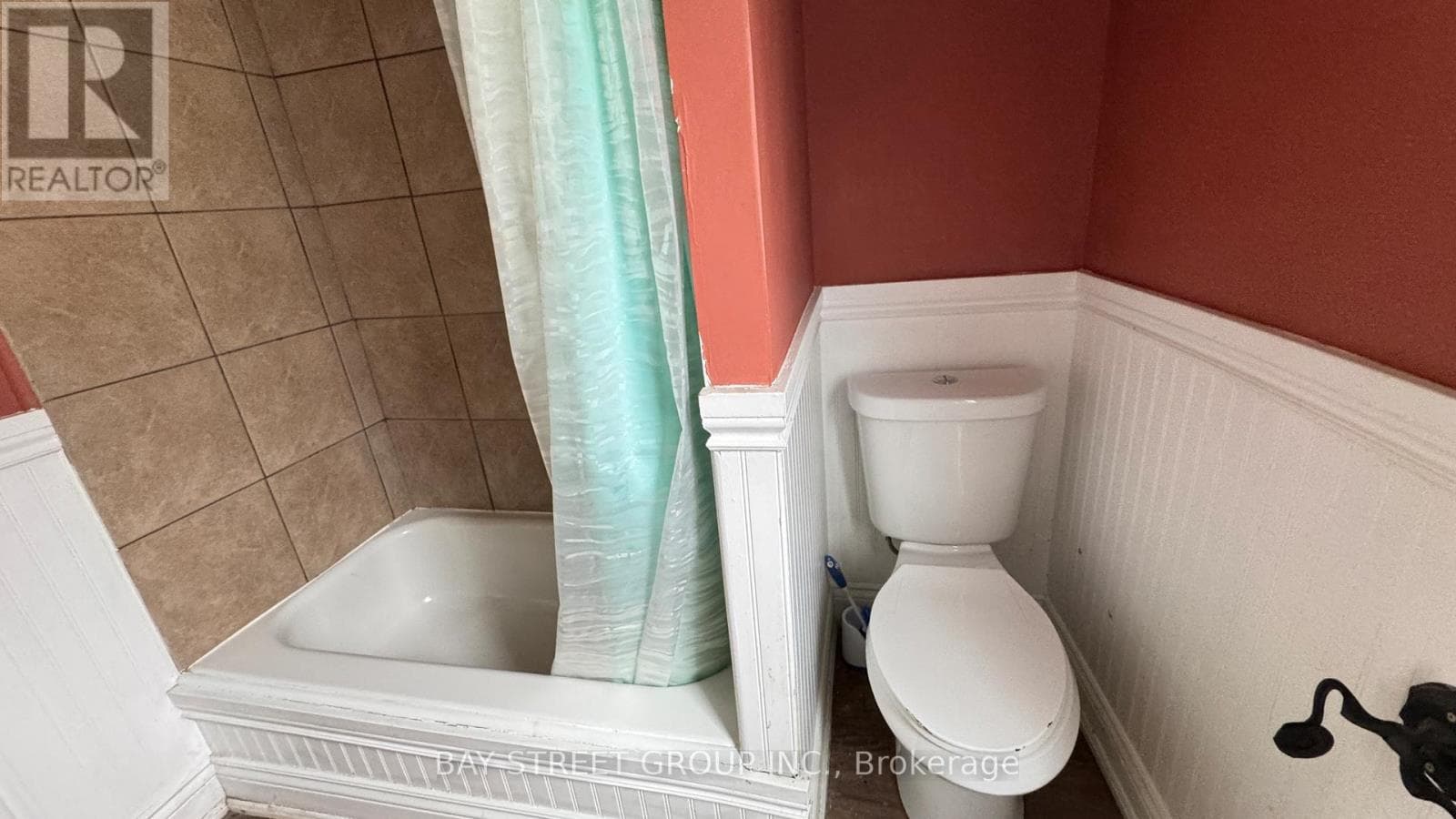 Multi-family at Upper- 5114 Mcrae Street, Niagara Falls (Cherrywood), Ontario - Photo 7 - RE/MAX Garden City Realty