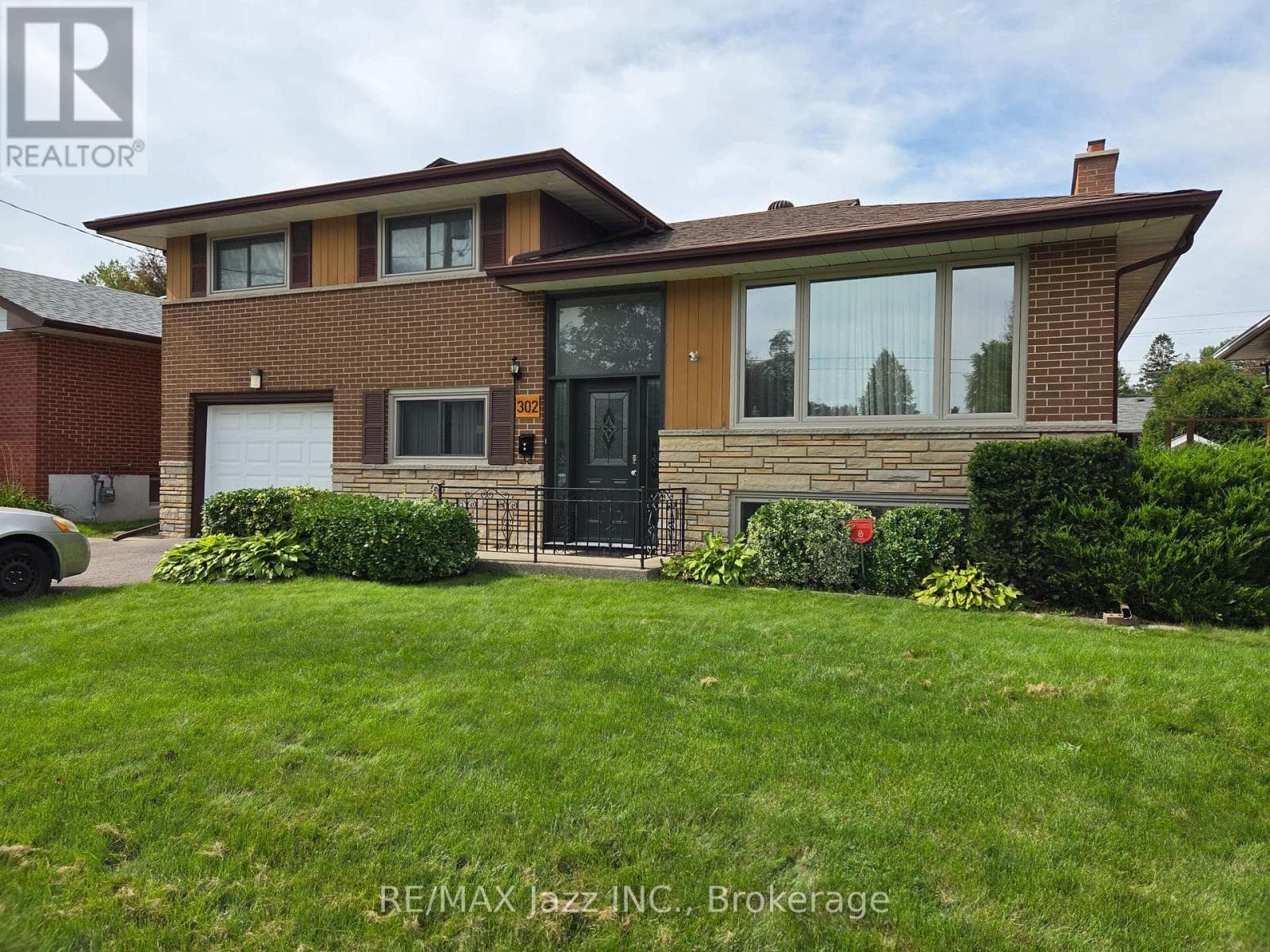 302 Poplar Street