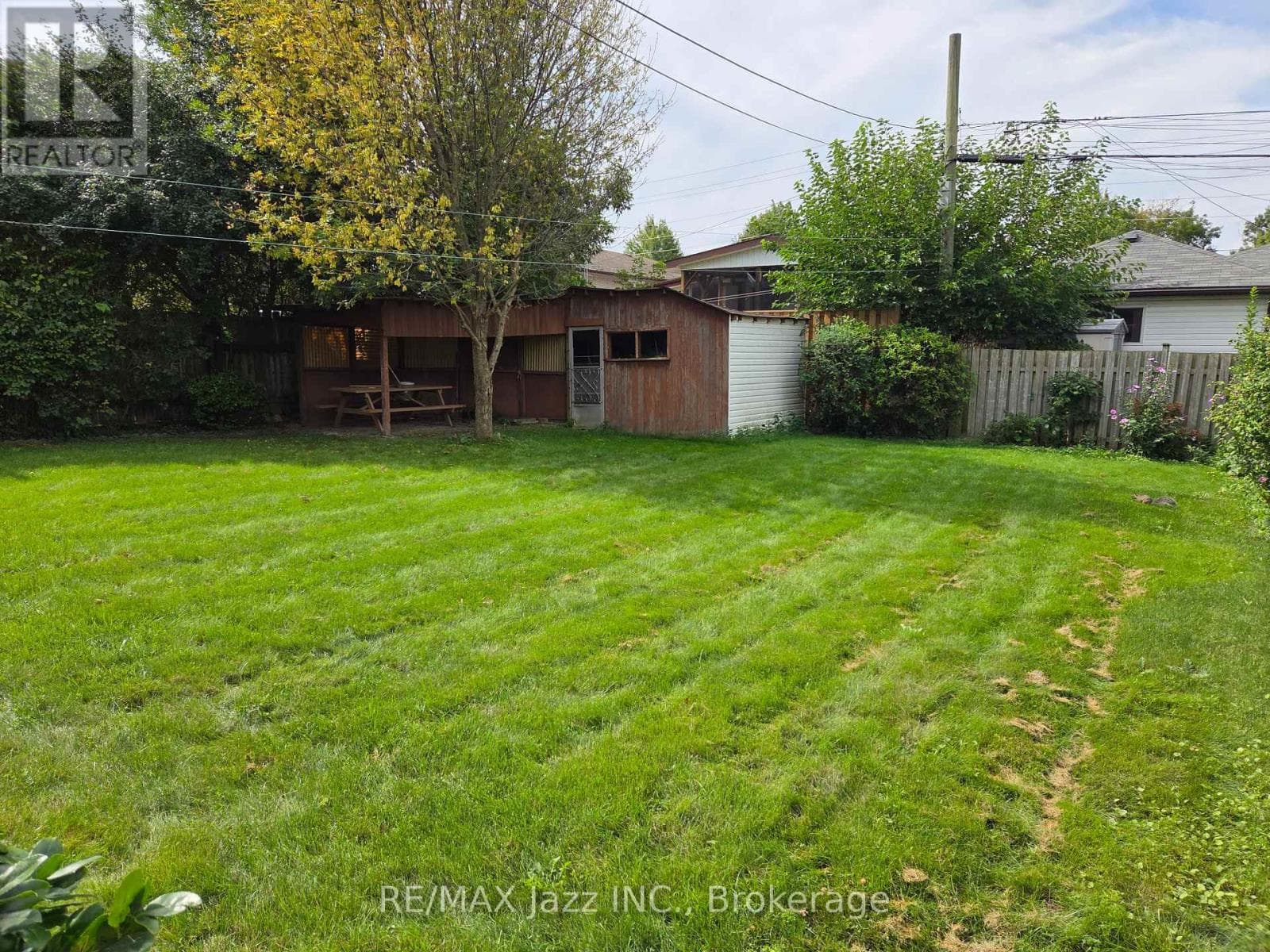 Single Family at 302 Poplar Street, Oshawa (Donevan), Ontario - Photo 3 - RE/MAX Garden City Realty