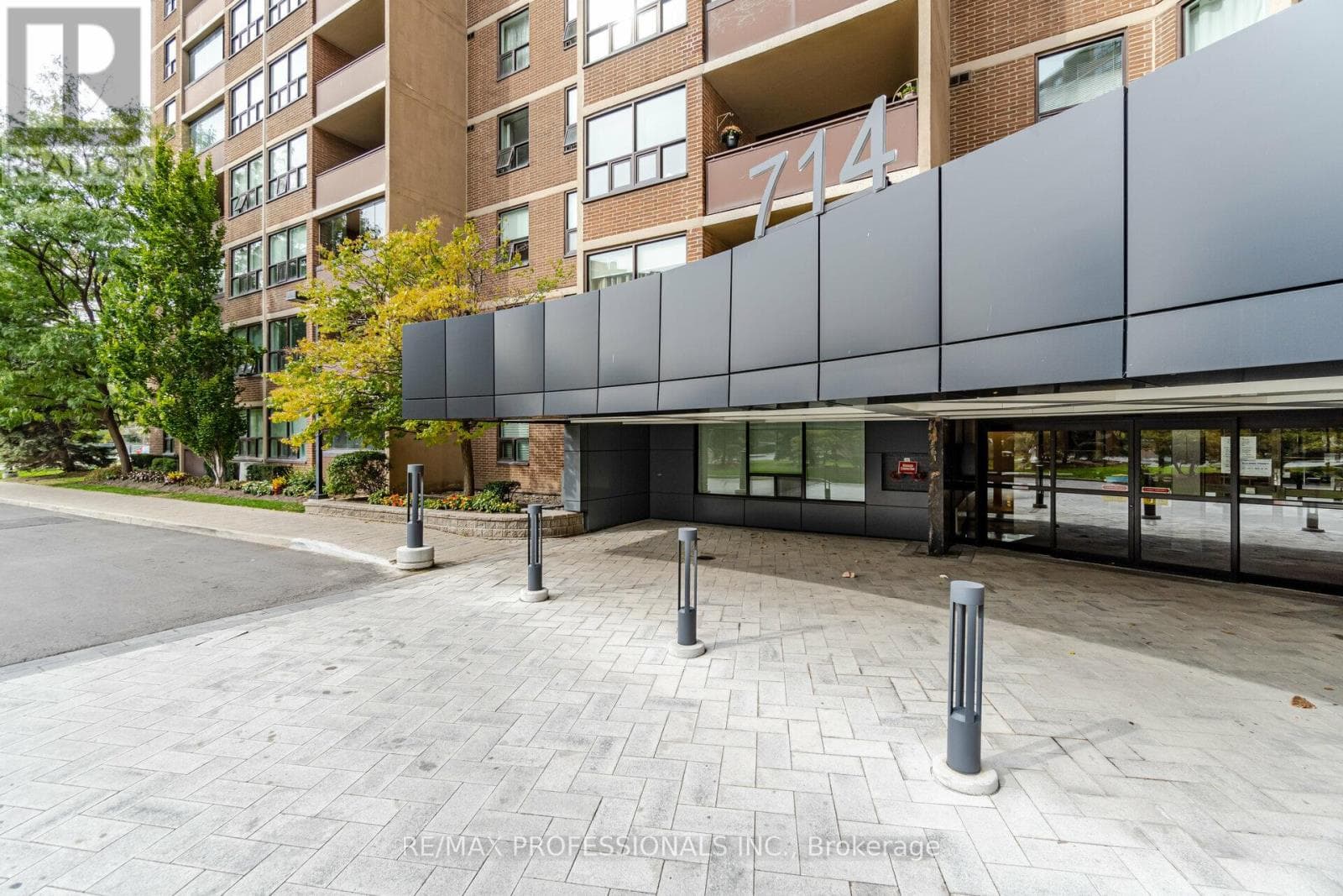 Single Family at 1907- 714 The West Mall, Toronto (Eringate-Centennial-West Deane), Ontario - Photo 2 - RE/MAX Garden City Realty